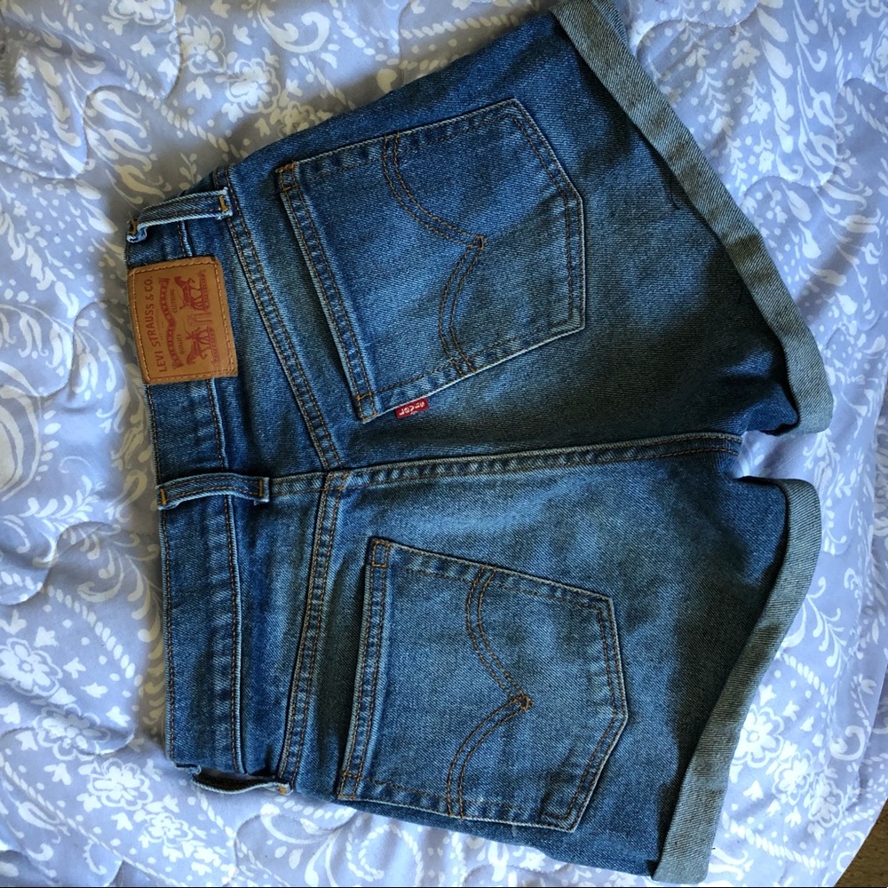 Levi’s Size 25 high waisted shorts!!